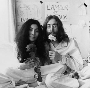 Yoko Ono e John Lennon42 300x296 - Hey Jude! - 50 anos de Arte, História e Musicalidade!