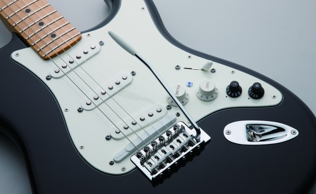 As Guitarras Fender Stratocaster Roland V-Guitar