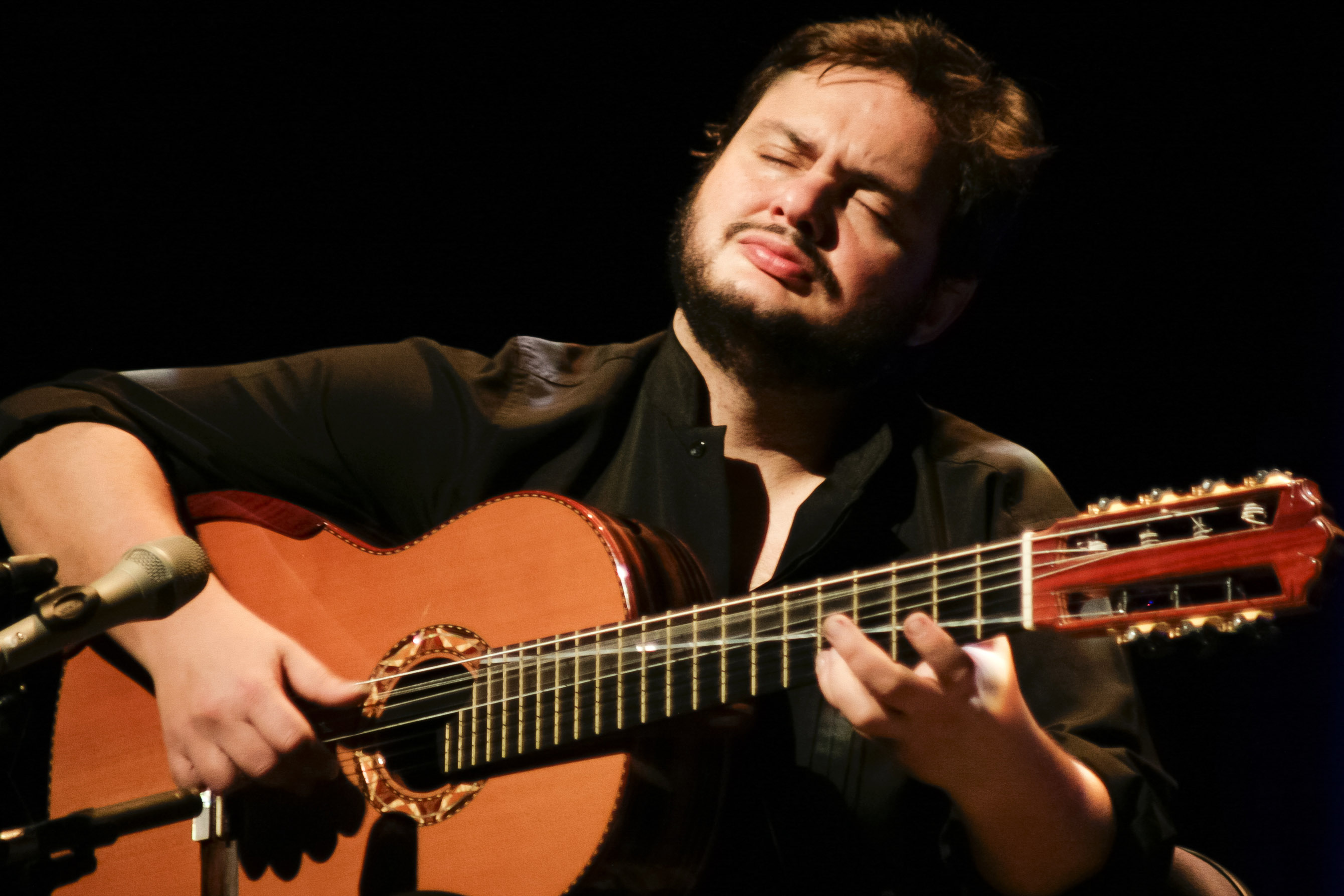 Yamandu Costa: Um violão, 7 cordas e muito talento