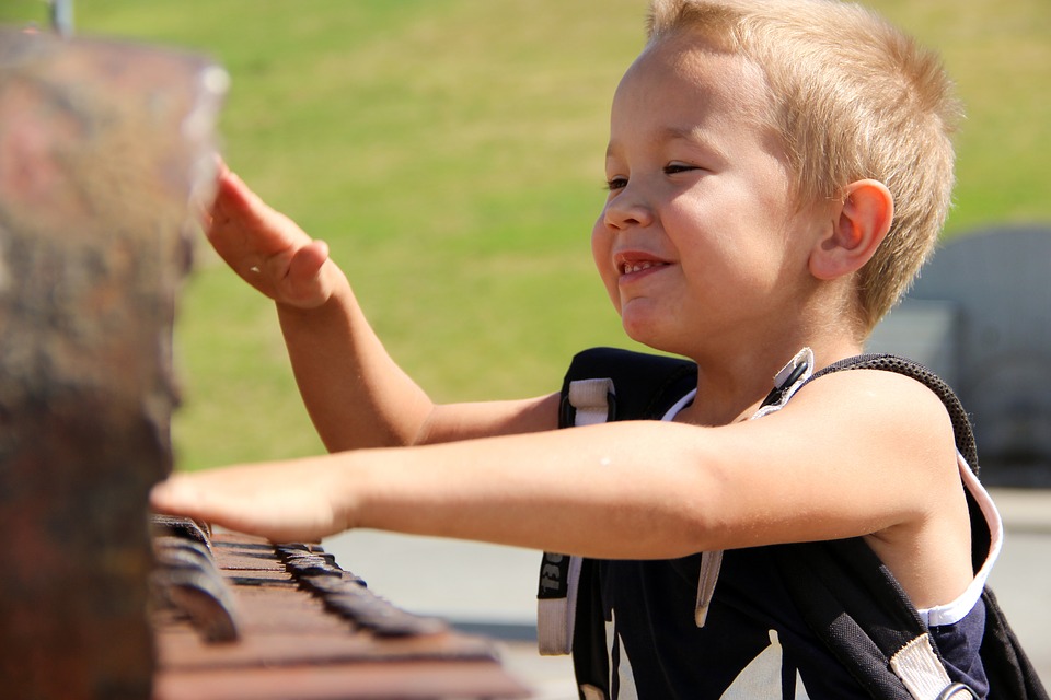 Musicalização na infância ajuda no desenvolvimento cerebral, social e motor