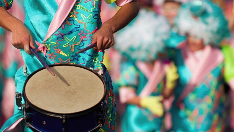 A alma do carnaval: conheça os instrumentos musicais que movem o Samba